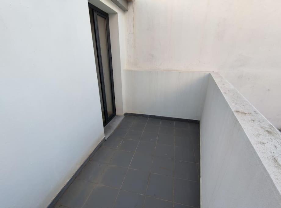 Typical House Faro Downtown Private Entrance Villa Exterior photo