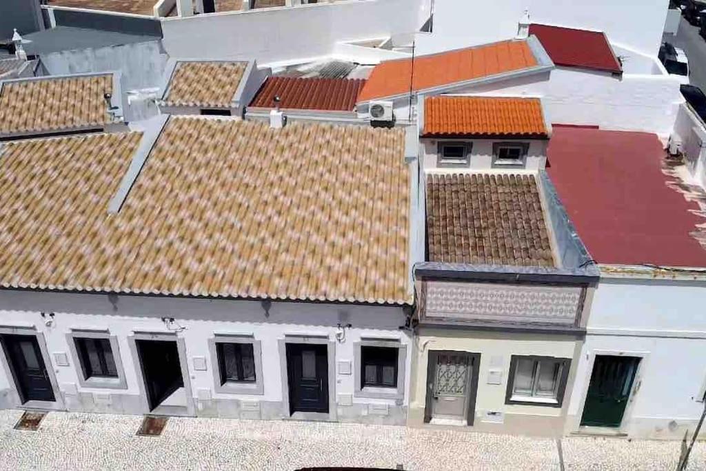 Typical House Faro Downtown Private Entrance Villa Exterior photo